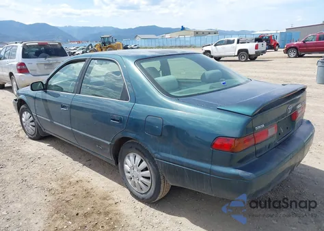 1998 Toyota Camry Le z USA, uszkodzony, nr VIN 4T1BG22KXWU363210